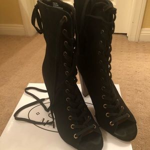 Steve Madden Freely Black Suede